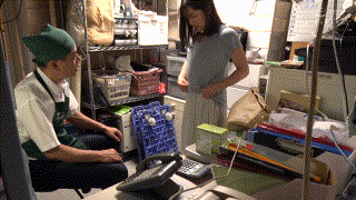 spes010【ちはる】スーパーの人妻ちゃんねる エロGIF 2