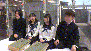 dvmm00136【顔出しMM号 リア友限定 ザ・マジックミラー 修学旅行中の男女4人組が「童貞W筆おろし脱出ゲーム」に挑戦！男友達チ○ポに恥ずかしがる女子とガチガチ興奮勃起の童貞男子！友達の絆を超えた4P乱交！青春の思い出にみんな仲良く生中出し！】無料エロ動画AV幾野まち｜月美りょう｜森咲はるの｜瀬戸ひなこ｜美咲音｜藤田ゆず エロGIF 2